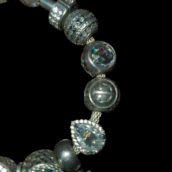 STUNNING PANDORA BRACELET. - Picture 4 of 4